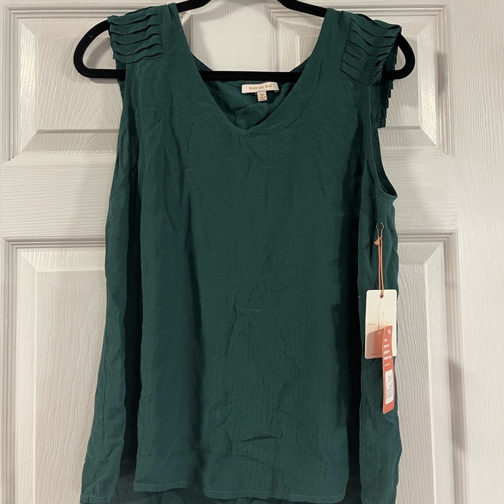 Sleeveless blouse